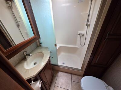 2017 Crossroads Redwood RW36RL17 - Photo 5 - South San Francisco, CA 94080