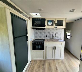 2023 Forest River Shasta 25RS   - Photo 20 - South San Francisco, CA 94080