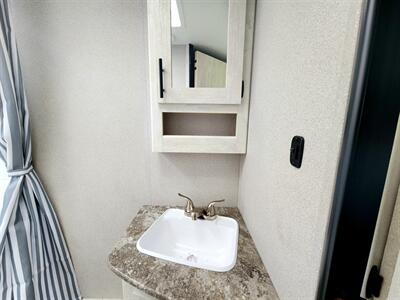 2023 Forest River Shasta 25RS   - Photo 26 - South San Francisco, CA 94080