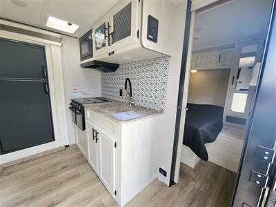 2023 Forest River Shasta 25RS   - Photo 16 - South San Francisco, CA 94080