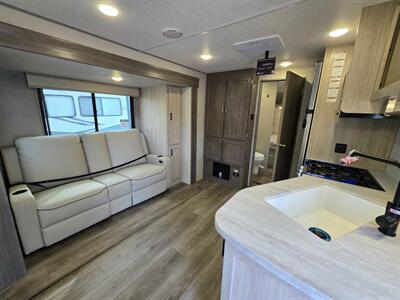 2025 Coachmen Catalina 231MKS - Photo 3 - South San Francisco, CA 94080