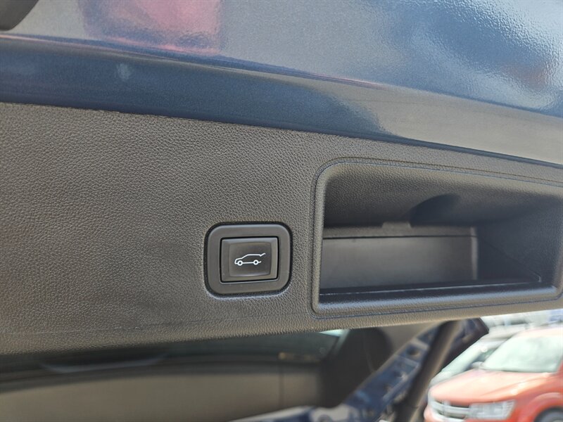 2024 GMC Terrain Denali - Photo 16 - Edmonton, AB T6E 6B3