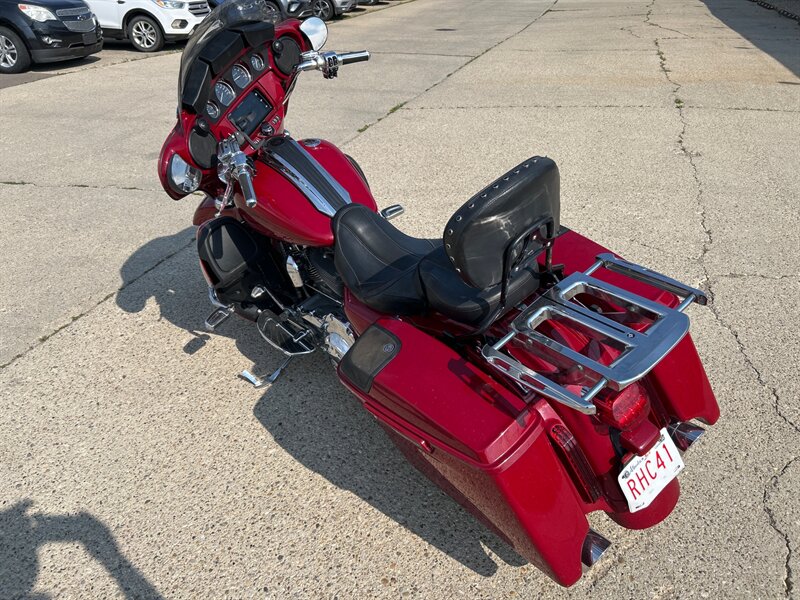 2016 HARLEY-DAVIDSON CVO STREET GLIDE CVO - Photo 4 - Edmonton, AB T6E 6B3
