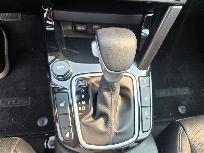 2025 Kia Seltos EX - Photo 13 - Edmonton, AB T6E 6B3