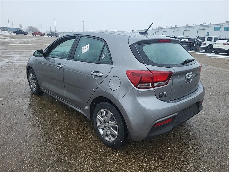 2022 Kia Rio 5-Door LX+ - Photo 3 - Edmonton, AB T6E 6B3