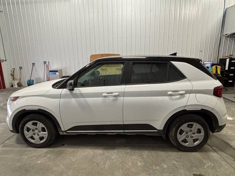 2021 Hyundai VENUE Essential   - Photo 5 - Edmonton, AB T6E 6B3