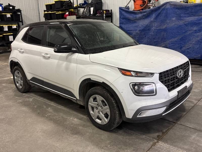 2021 Hyundai VENUE Essential   - Photo 1 - Edmonton, AB T6E 6B3