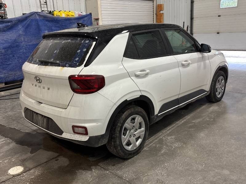 2021 Hyundai VENUE Essential   - Photo 3 - Edmonton, AB T6E 6B3