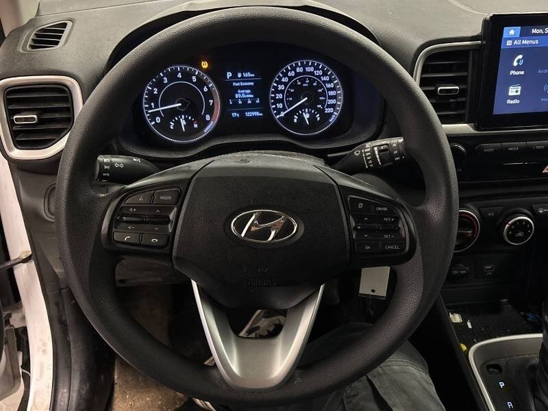 2021 Hyundai VENUE Essential   - Photo 9 - Edmonton, AB T6E 6B3