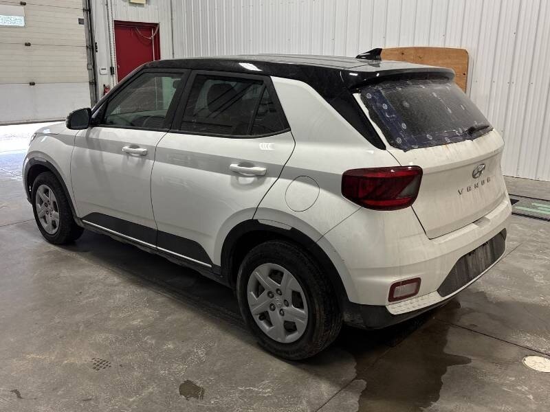 2021 Hyundai VENUE Essential   - Photo 4 - Edmonton, AB T6E 6B3