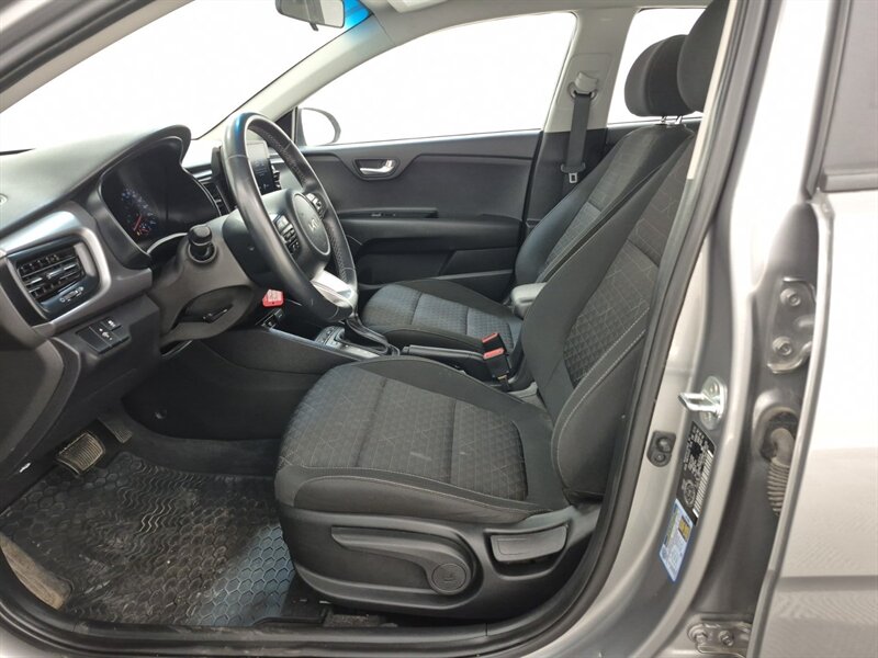 2022 Kia Rio 5-Door LX+ - Photo 5 - Edmonton, AB T6E 6B3
