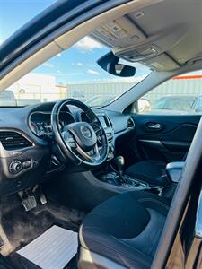 2019 Jeep Cherokee Latitude   - Photo 8 - Edmonton, AB T6E 6B3