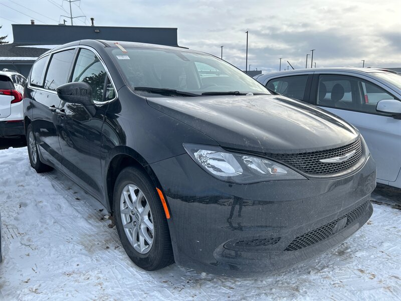 2022 Chrysler Grand Caravan SXT   - Photo 1 - Edmonton, AB T6E 6B3