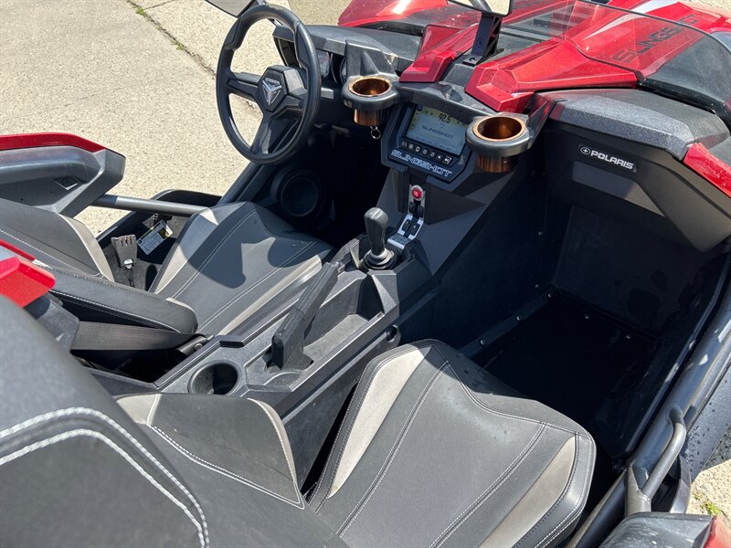 2018 Polaris SLINGSHOT SL - Photo 8 - Edmonton, AB T6E 6B3