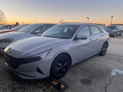 2021 Hyundai ELANTRA Preferred   - Photo 1 - Edmonton, AB T6E 6B3