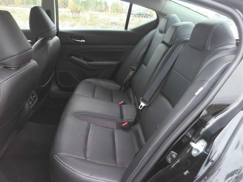 2023 Nissan Altima 2.5 Platinum - Photo 2 - Edmonton, AB T6E 6B3