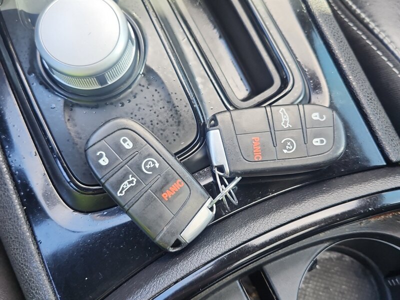 2022 Chrysler 300 S V6 - Photo 11 - Edmonton, AB T6E 6B3