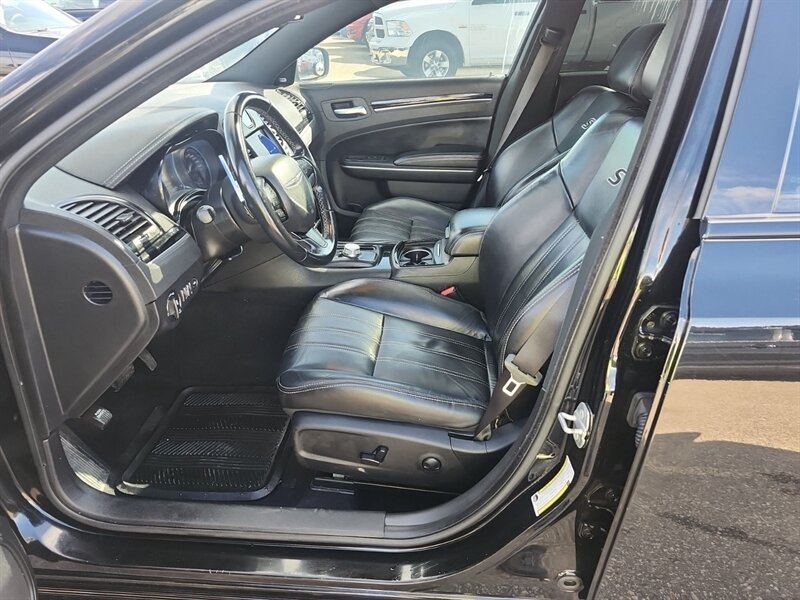 2022 Chrysler 300 S V6 - Photo 5 - Edmonton, AB T6E 6B3