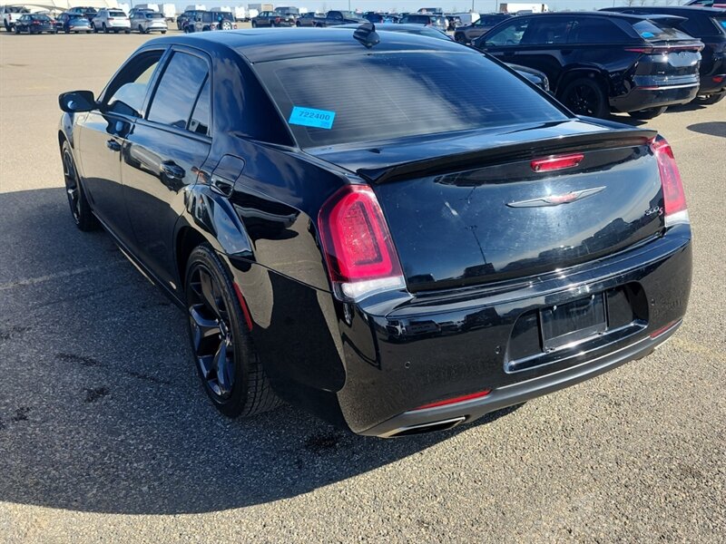 2022 Chrysler 300 S V6 - Photo 3 - Edmonton, AB T6E 6B3
