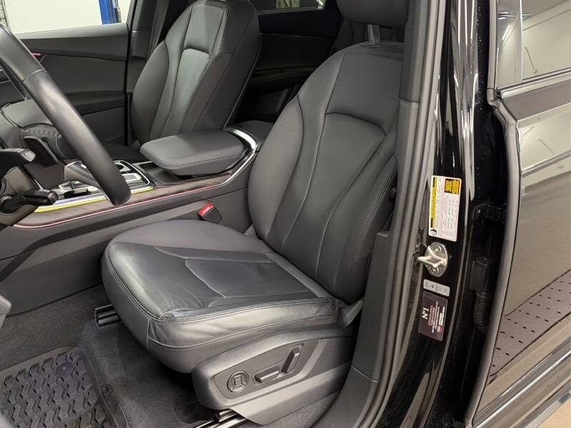 2022 Audi Q7 quattro Komfort 55 TFSI - Photo 6 - Edmonton, AB T6E 6B3
