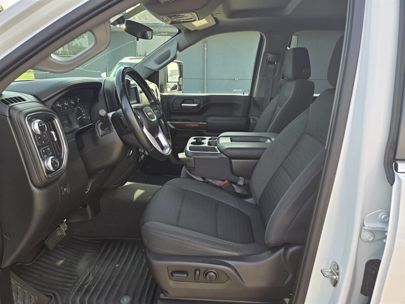 2023 GMC Sierra 3500HD SLE - Photo 8 - Edmonton, AB T6E 6B3