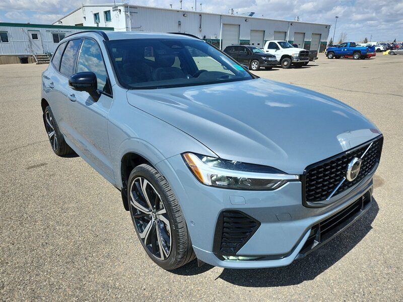 2022 Volvo XC60 B6 R-Design  