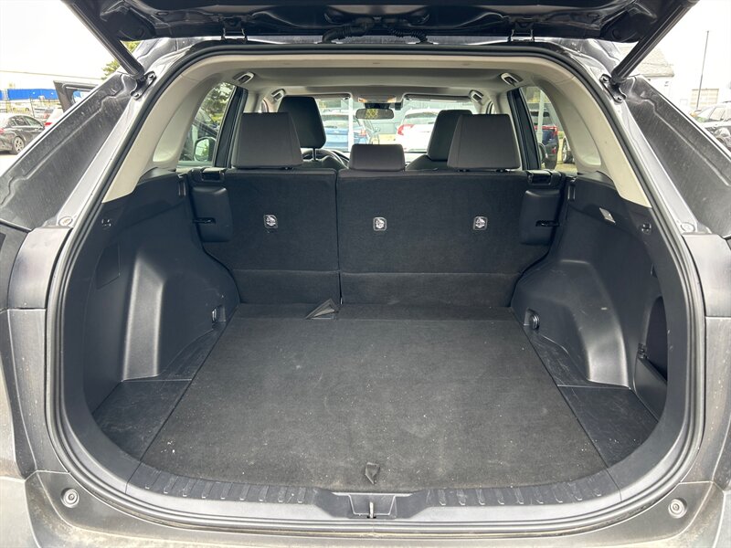 2021 Toyota RAV4 XLE - Photo 9 - Edmonton, AB T6E 6B3