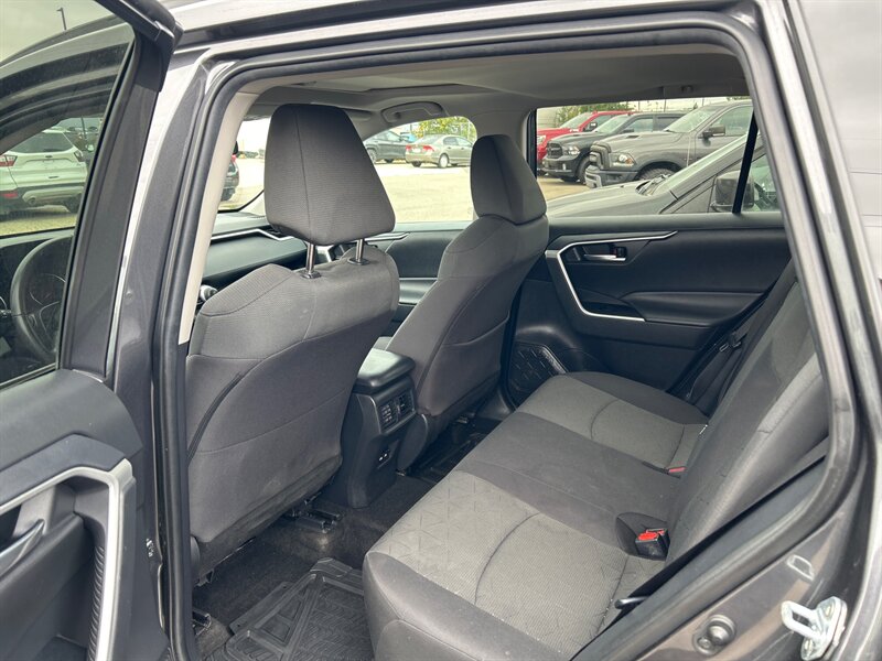2021 Toyota RAV4 XLE - Photo 8 - Edmonton, AB T6E 6B3
