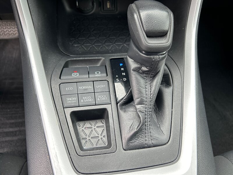 2021 Toyota RAV4 XLE - Photo 13 - Edmonton, AB T6E 6B3