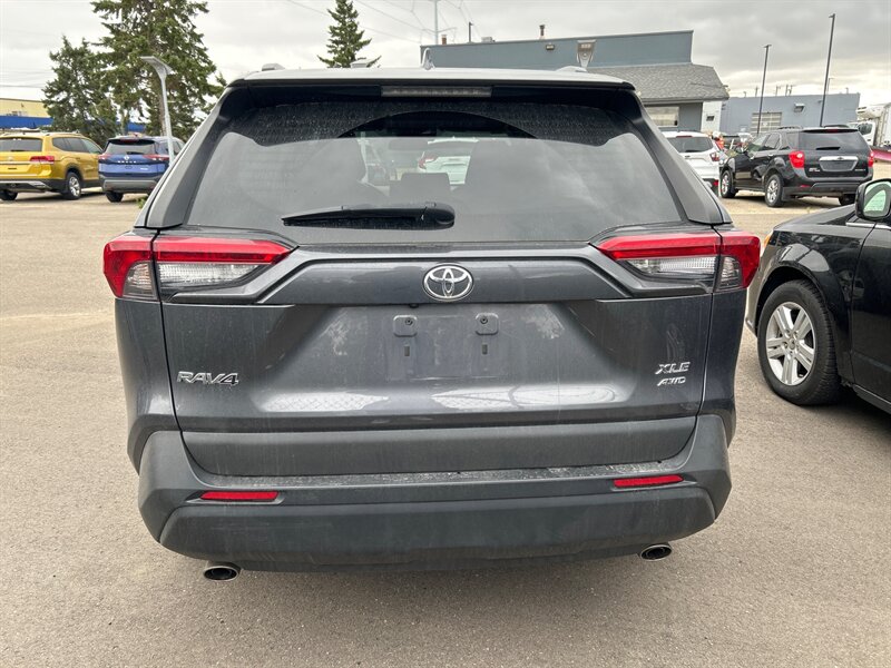 2021 Toyota RAV4 XLE - Photo 6 - Edmonton, AB T6E 6B3
