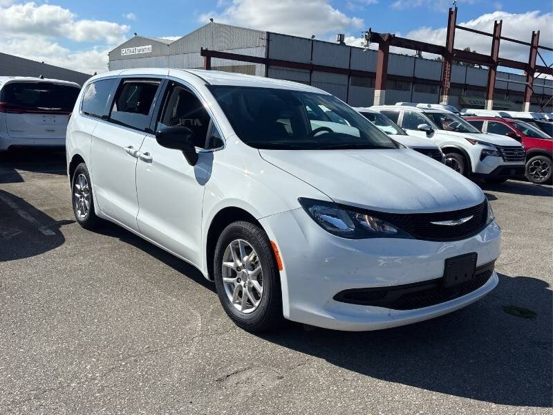 2024 Chrysler Grand Caravan SXT   - Photo 1 - Edmonton, AB T6E 6B3