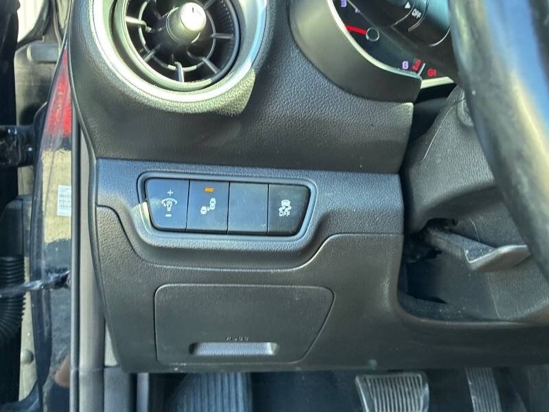 2022 Kia Forte5 EX - Photo 14 - Edmonton, AB T6E 6B3