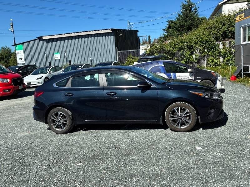 2022 Kia Forte5 EX - Photo 2 - Edmonton, AB T6E 6B3