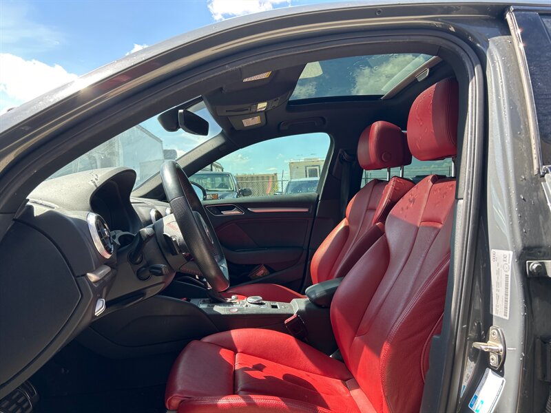 2019 Audi S3 2.0T quattro Prestige - Photo 4 - Edmonton, AB T6E 6B3