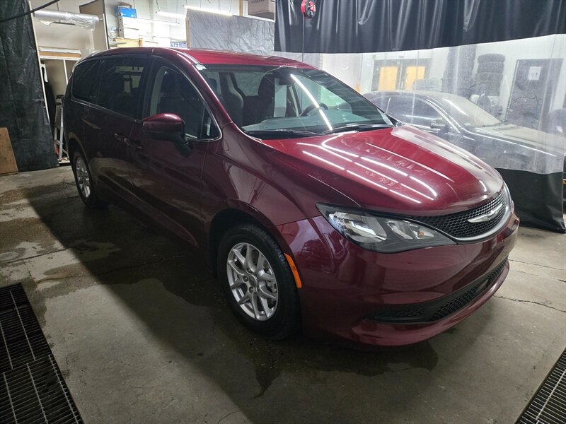 2022 Chrysler Grand Caravan SXT   - Photo 1 - Edmonton, AB T6E 6B3