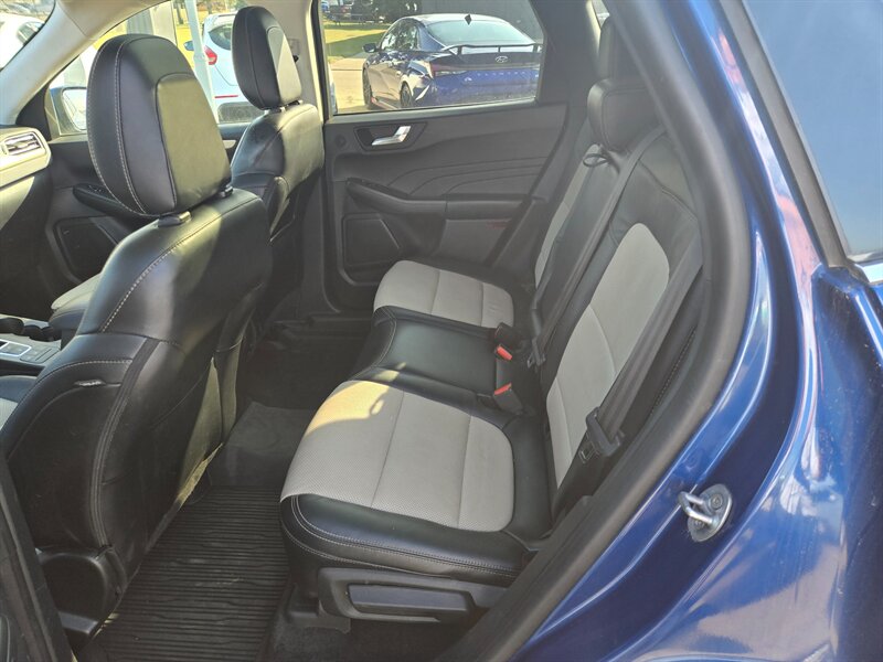 2022 Ford Escape Hybrid Titanium   - Photo 10 - Edmonton, AB T6E 6B3