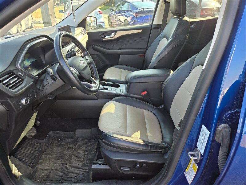 2022 Ford Escape Hybrid Titanium   - Photo 9 - Edmonton, AB T6E 6B3