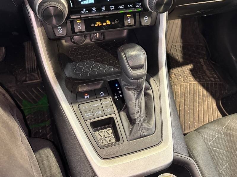 2023 Toyota RAV4 LE - Photo 11 - Edmonton, AB T6E 6B3