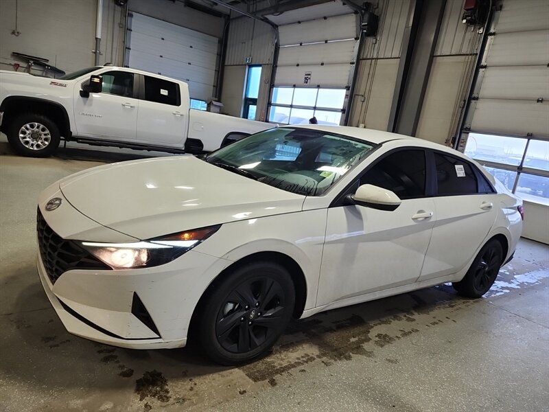 2023 Hyundai ELANTRA Preferred - Photo 5 - Edmonton, AB T6E 6B3