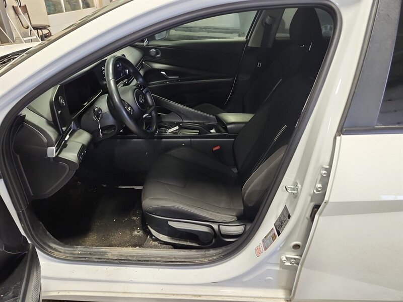 2023 Hyundai ELANTRA Preferred - Photo 7 - Edmonton, AB T6E 6B3