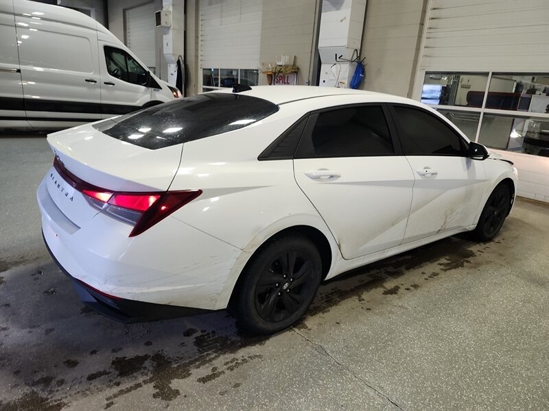 2023 Hyundai ELANTRA Preferred - Photo 2 - Edmonton, AB T6E 6B3