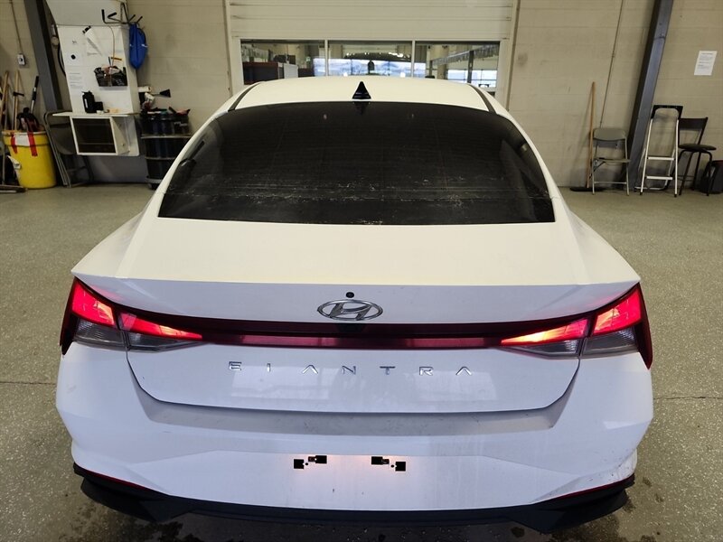 2023 Hyundai ELANTRA Preferred - Photo 3 - Edmonton, AB T6E 6B3