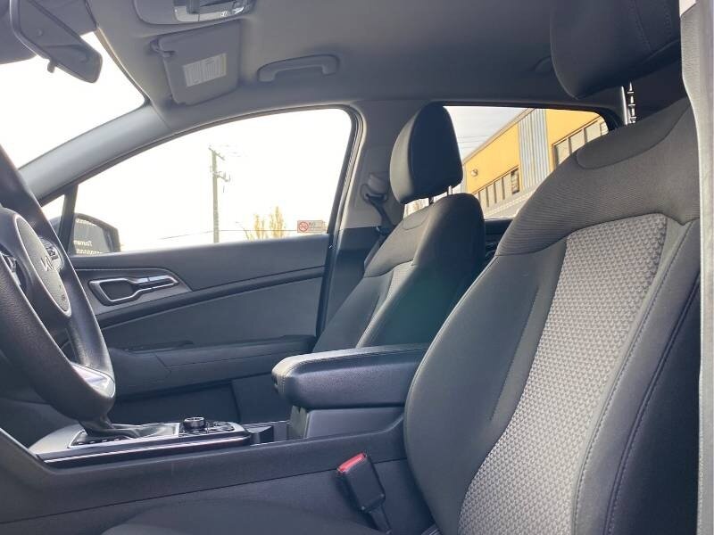 2023 Kia Sportage LX - Photo 9 - Edmonton, AB T6E 6B3