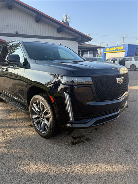 2023 Cadillac Escalade Sport - Photo 3 - Edmonton, AB T6E 6B3
