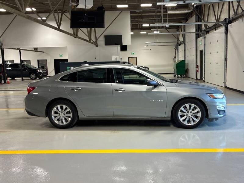 2023 Chevrolet Malibu LT - Photo 2 - Edmonton, AB T6E 6B3