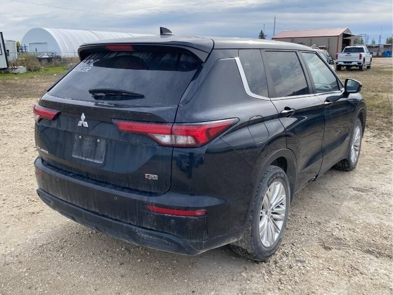 2022 Mitsubishi Outlander ES   - Photo 3 - Edmonton, AB T6E 6B3