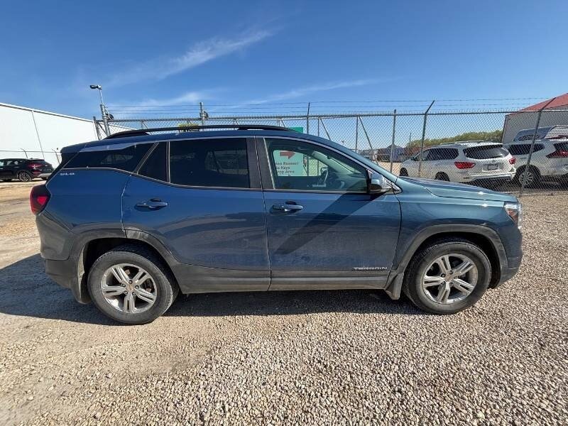 2024 GMC Terrain SLE - Photo 2 - Edmonton, AB T6E 6B3