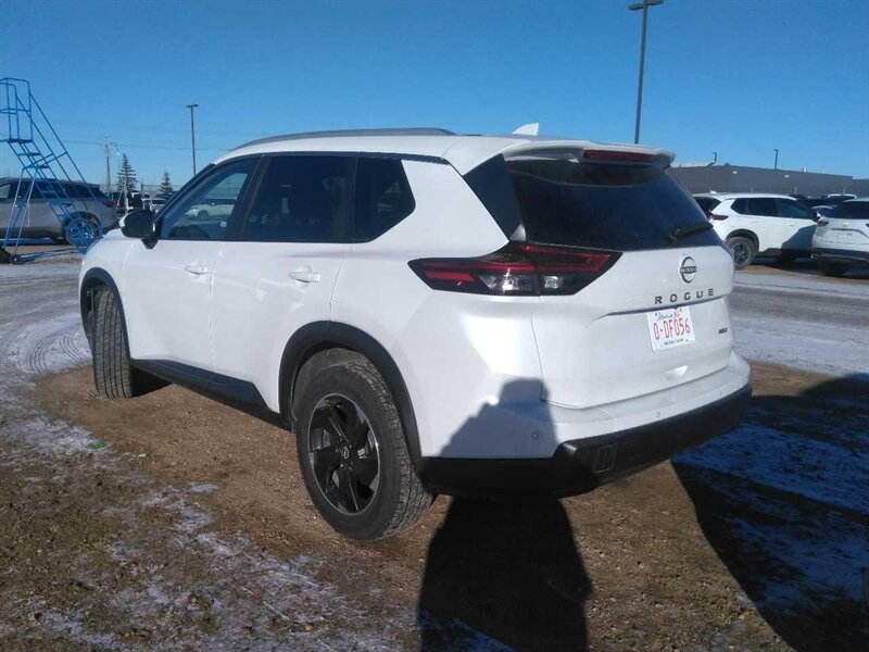 2025 Nissan Rogue SV - Photo 3 - Edmonton, AB T6E 6B3