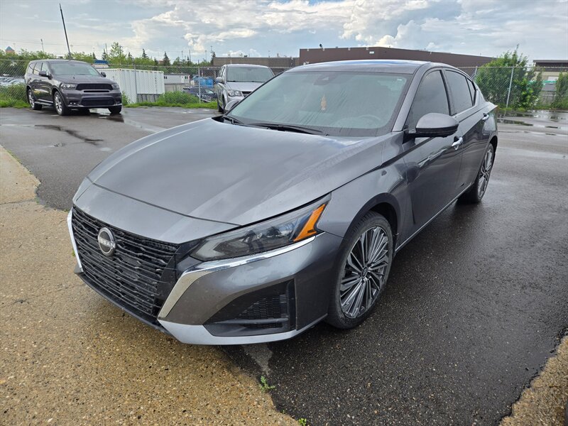2024 Nissan Altima 2.5 Platinum - Photo 5 - Edmonton, AB T6E 6B3