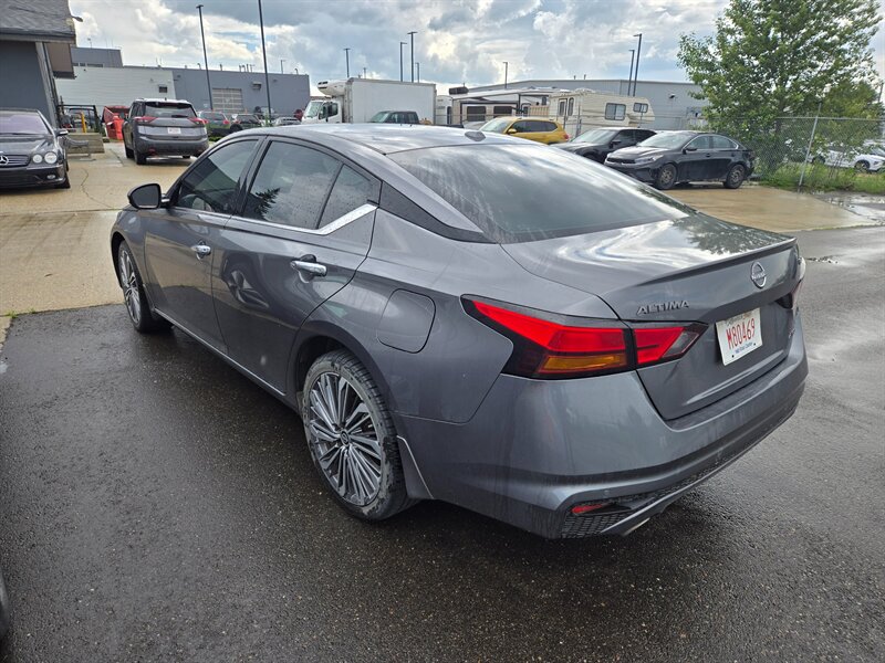 2024 Nissan Altima 2.5 Platinum - Photo 4 - Edmonton, AB T6E 6B3